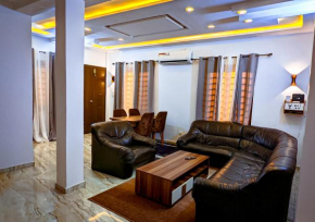 Spacious Apt with Patio & Rooftop in Cité Baguida